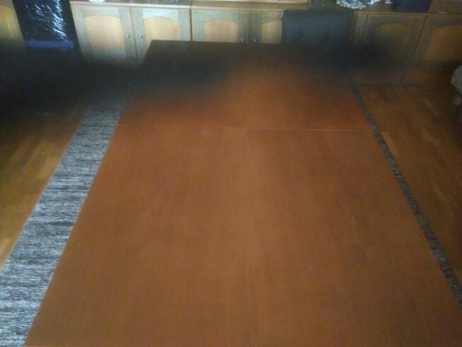 Stół rozkładany w naturalnej okleinie dębowej