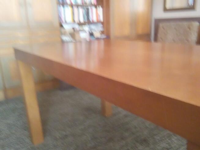 Stół rozkładany w naturalnej okleinie dębowej