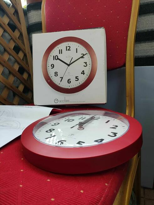 Acctim 74314 Czerwony Zegar Ścienny Radiowy sterowany Radiem