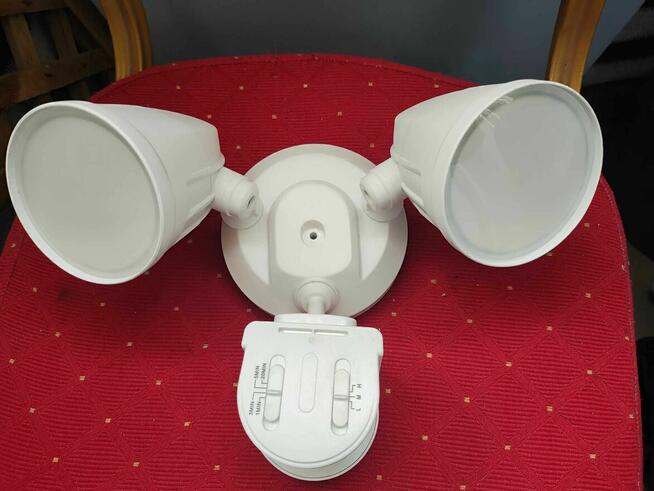 Kinkiet z czujnikiem ruchu Lampa LED zewnętrzna Stasun P032