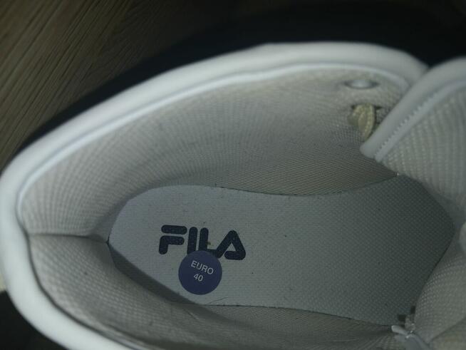 NOWE BUTY UŻYTE TYLKO DO PRZYMIERZENIA