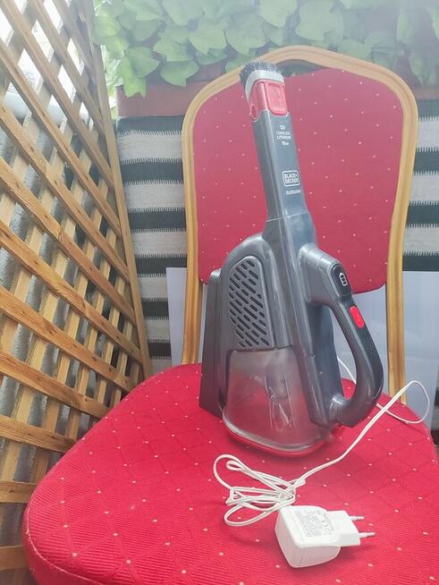 Odkurzacz ręczny bezprzewodowy Dustbuster 12V Black & Decker