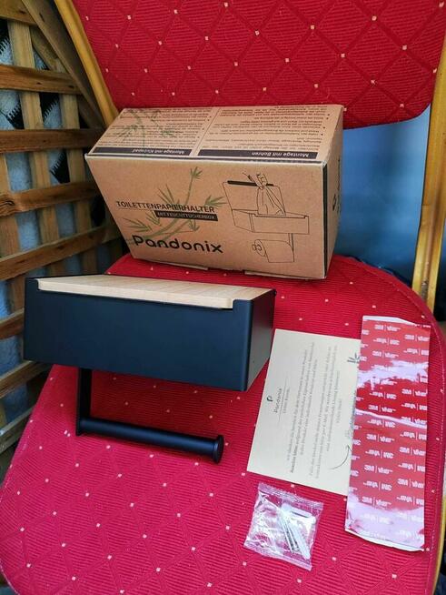 Uchwyt na papier toaletowy czarna metalowa półka bambusowa