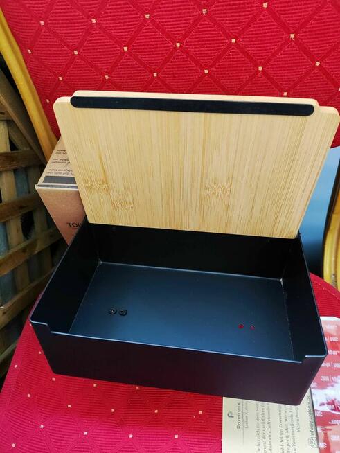 Uchwyt na papier toaletowy czarna metalowa półka bambusowa