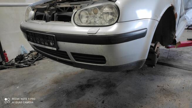 VW Golf IV zderzak przedni otwory na spryskiwacze