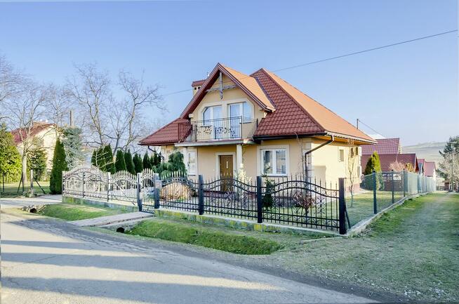Dom w Maćkowicach – Komfort, przestronność i nowoczesne rozw