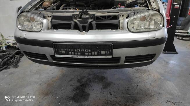 VW Golf IV zderzak przedni otwory na spryskiwacze