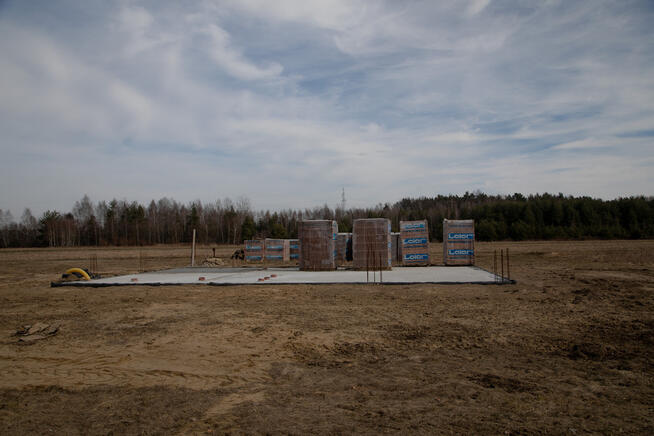 Działka z wylanym fundamentem w Lipinach!