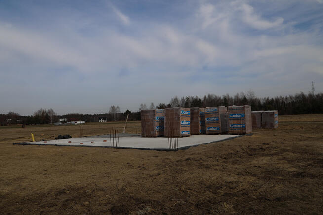 Działka z wylanym fundamentem w Lipinach!