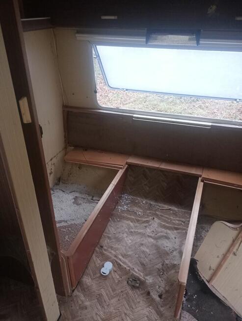 Syndyk sprzeda przyczepę kempingową IMV ADRIA 450