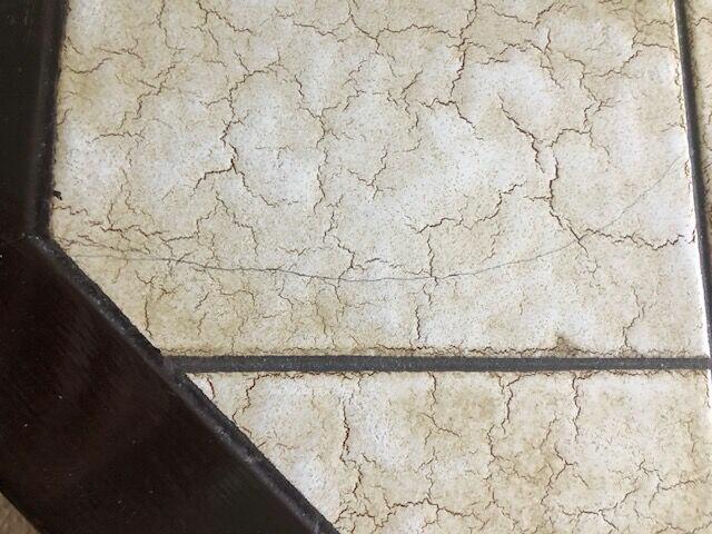 Stolik kawowy z blatem ceramicznym.