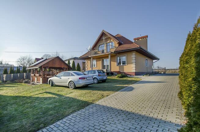 Dom w Maćkowicach – Komfort, przestronność i nowoczesne rozw