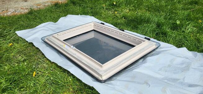 Okno dachowe do przyczepy kampingowej Remis RemiTop Vario I