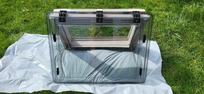 Okno dachowe do przyczepy kampingowej Remis RemiTop Vario I