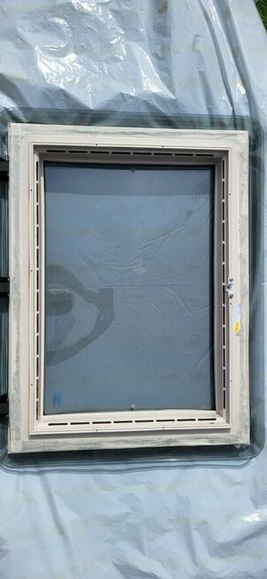 Okno dachowe do przyczepy kampingowej Remis RemiTop Vario I