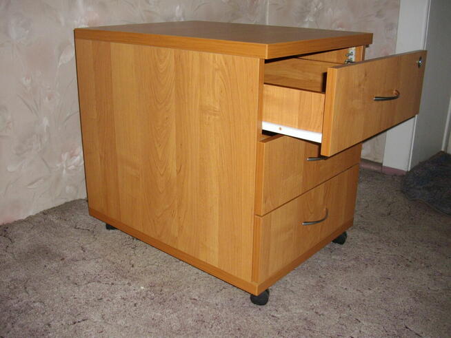 Sprzedam nową szafkę