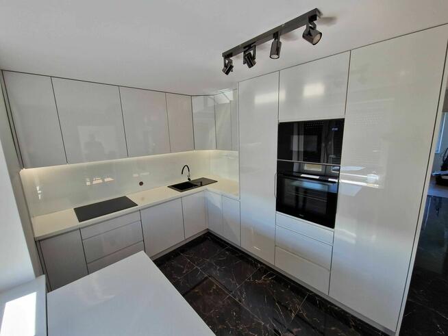 Meble na wymiar ; kuchnie na wymiar ; zabudowa meblowa