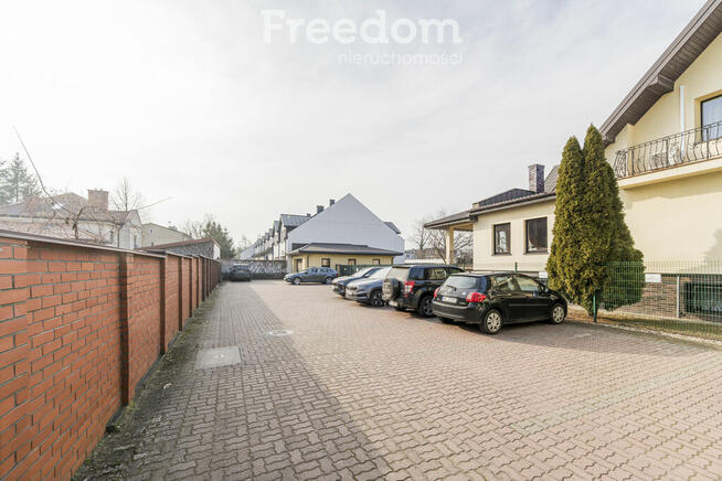 Budynek handlowy z domem wolnostojącym - Legionowo