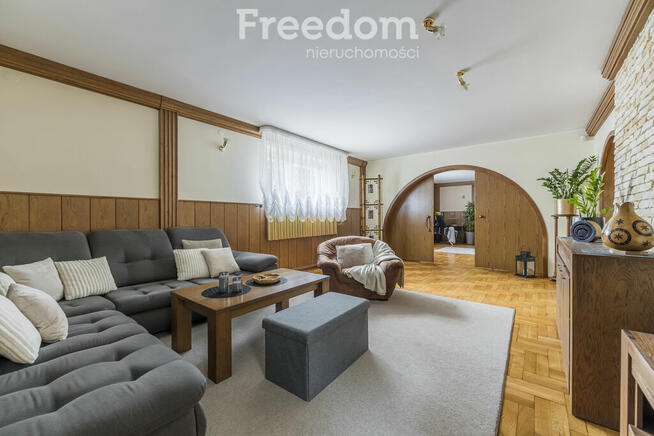 Budynek handlowy z domem wolnostojącym - Legionowo