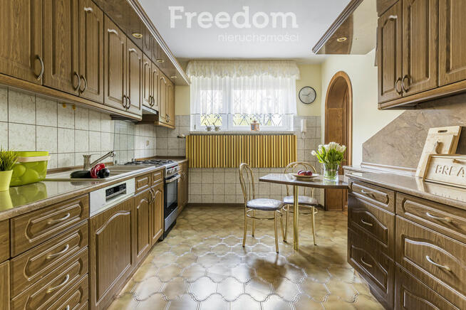 Budynek handlowy z domem wolnostojącym - Legionowo