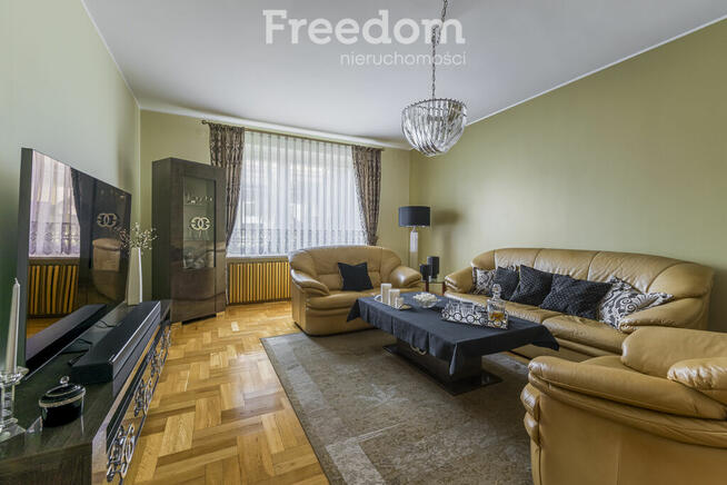 Budynek handlowy z domem wolnostojącym - Legionowo