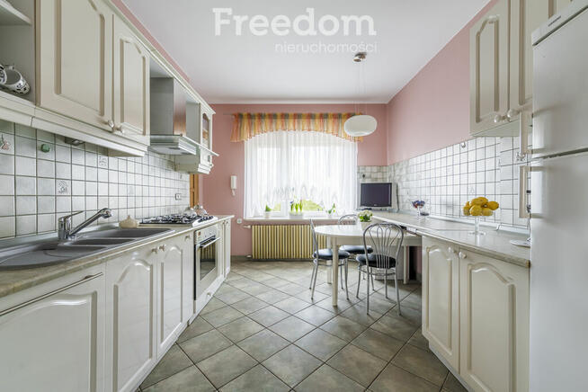 Budynek handlowy z domem wolnostojącym - Legionowo