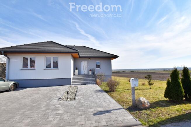 Nowoczesny, klimatyzowany dom parterowy z garażem