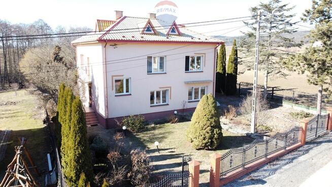 Urokliwy dom w Olszownicy z widokiem na góry
