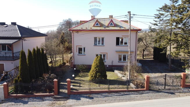 Urokliwy dom w Olszownicy z widokiem na góry