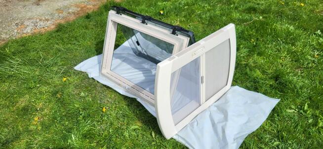 Okno dachowe do przyczepy kampingowej Remis RemiTop Vario I