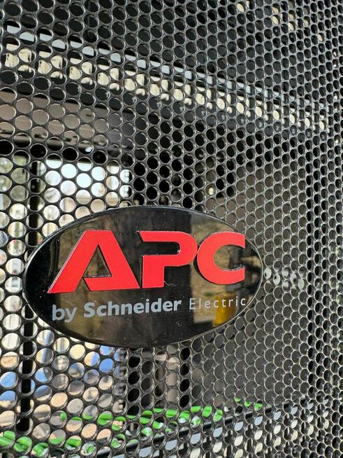 Szafa RACK serwerowa APC NetShelter SX 42U Wide x 1070mm