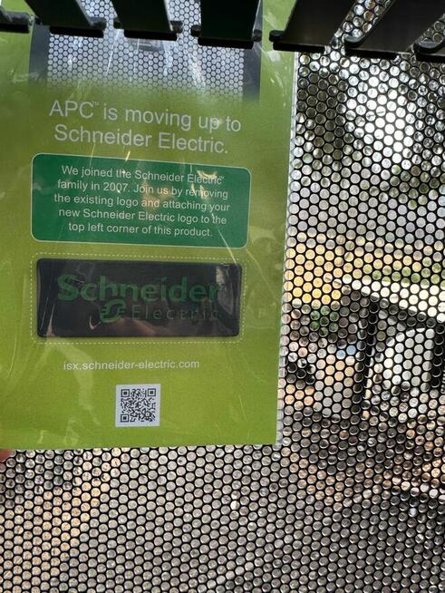 Szafa RACK serwerowa APC NetShelter SX 42U Wide x 1070mm