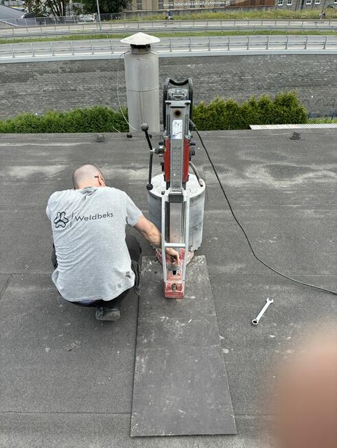 PRZEWIERTY W BETONIE