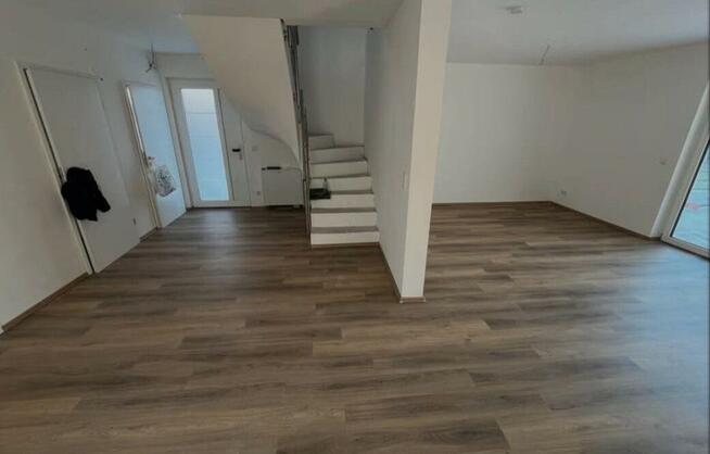 Układanie paneli podłogowych, winylowych, parkietu, remonty