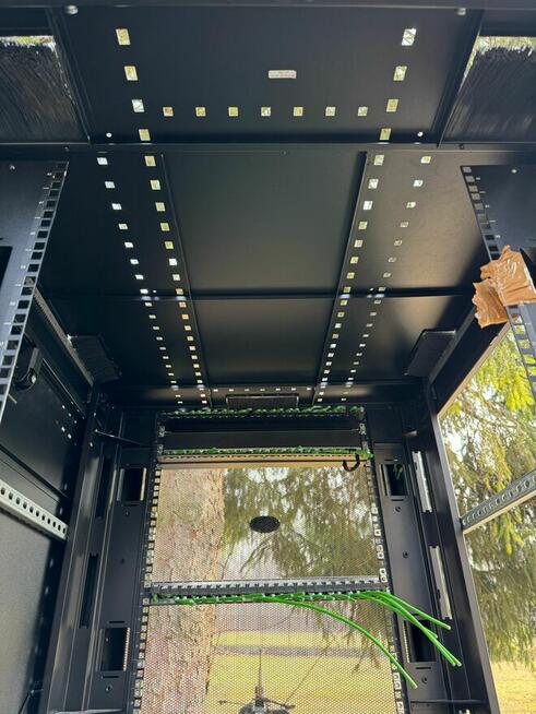 Szafa RACK serwerowa APC NetShelter SX 42U Wide x 1070mm