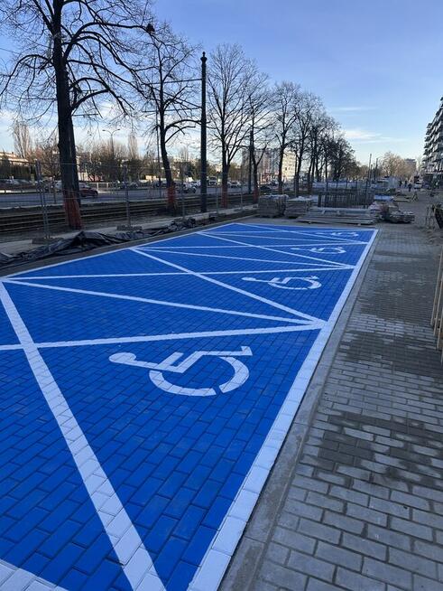 Malowanie pasów oznakowanie poziome pasy znaki drogi