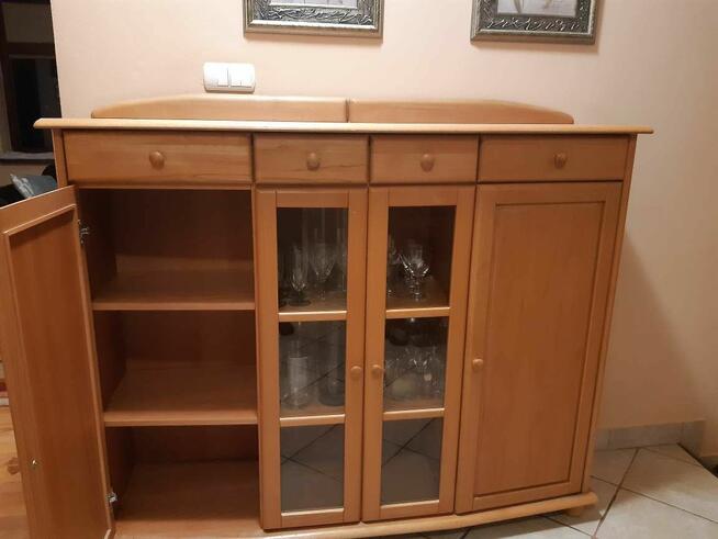 Drewniana komoda używana