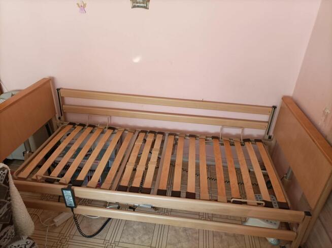 Łóżko rehabilitacyjne z materacem