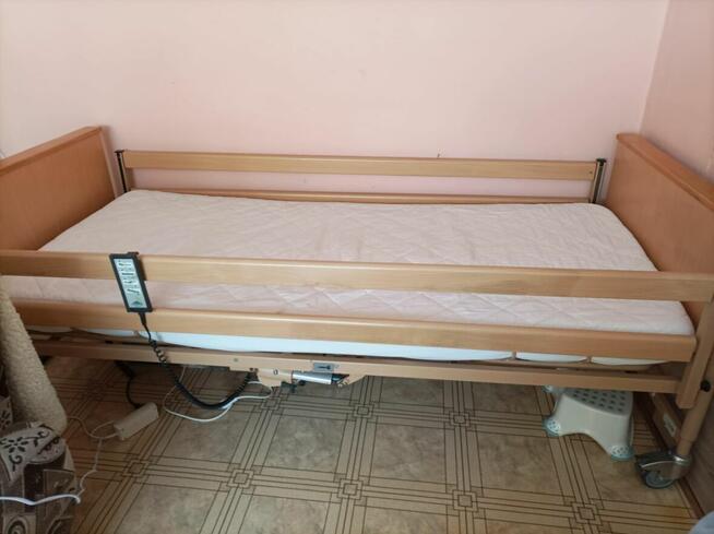 Łóżko rehabilitacyjne z materacem