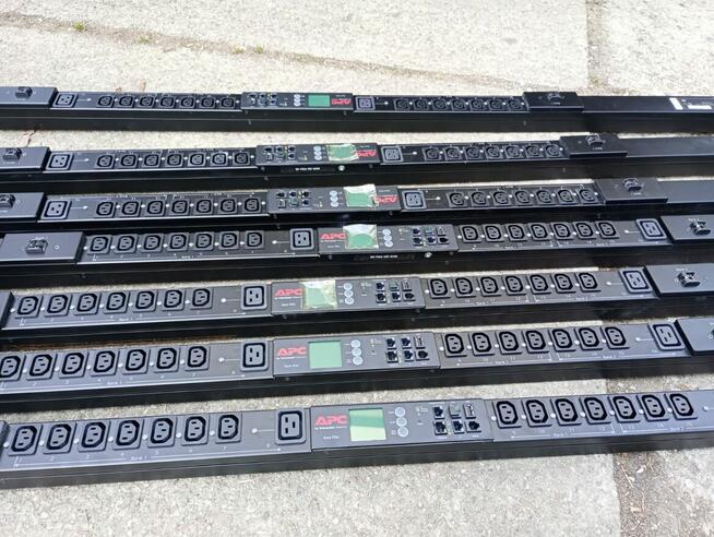 Listwa zasilająca APC 3,05 m 24 gniazd AP8953 listwy