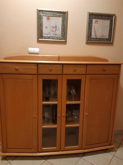 Drewniana komoda używana