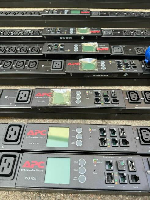 Listwa zasilająca APC 3,05 m 24 gniazd AP8953 listwy