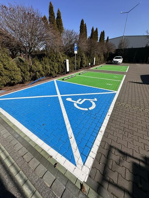 Malowanie pasów oznakowanie poziome pasy znaki drogi