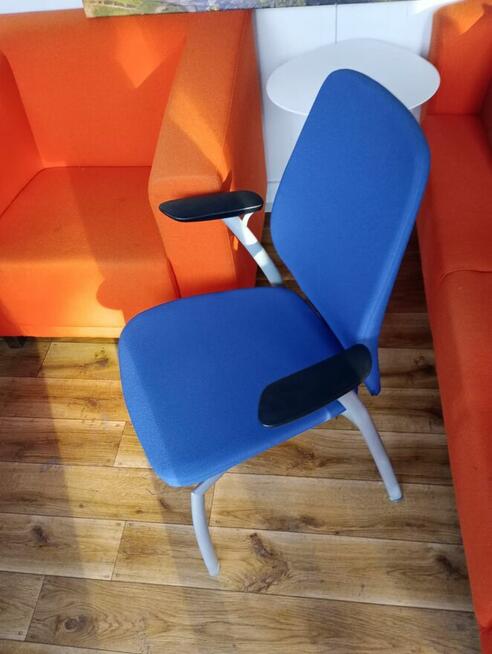 Krzesło konferencyjny Kinnarps niebieski krzesła fotele