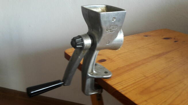 Maszynka ręczna do mielenia orzechów, arachidów - Śląsk