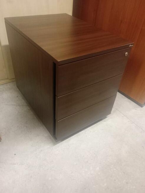 Kontenerek pod biurko przybornik brąz jezdny na kółkach