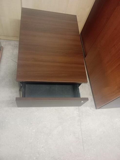 Kontenerek pod biurko przybornik brąz jezdny na kółkach