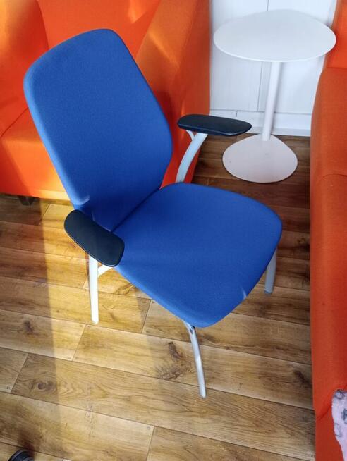 Krzesło konferencyjny Kinnarps niebieski krzesła fotele