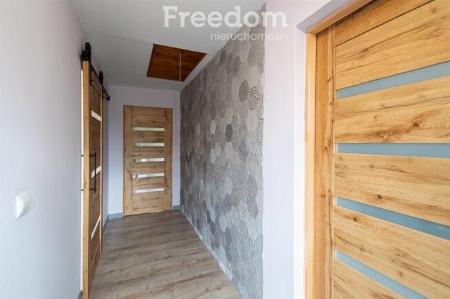 Dom z budynkiem gospodarczym w Białej