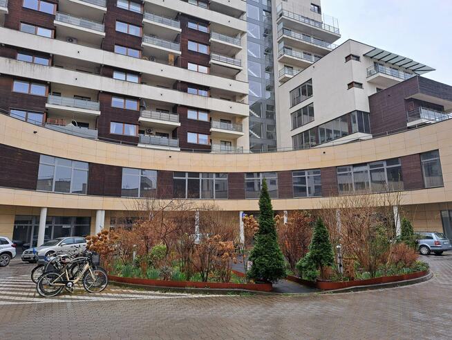 Lokal usługowo-handlowo-biurowy w reprezentacyjnym apartamentowcu, os. Ruczaj